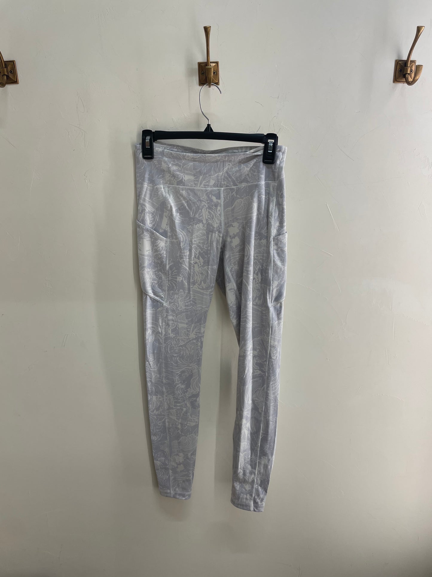 Lululemon leggings size 6