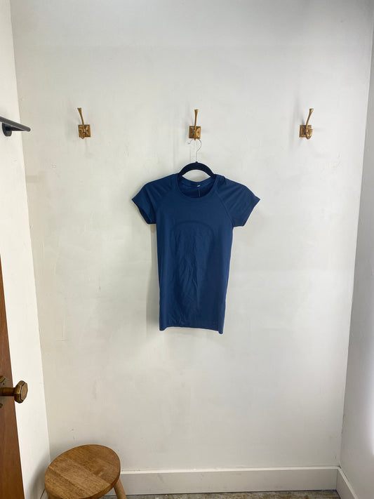 lululemon tee size 4